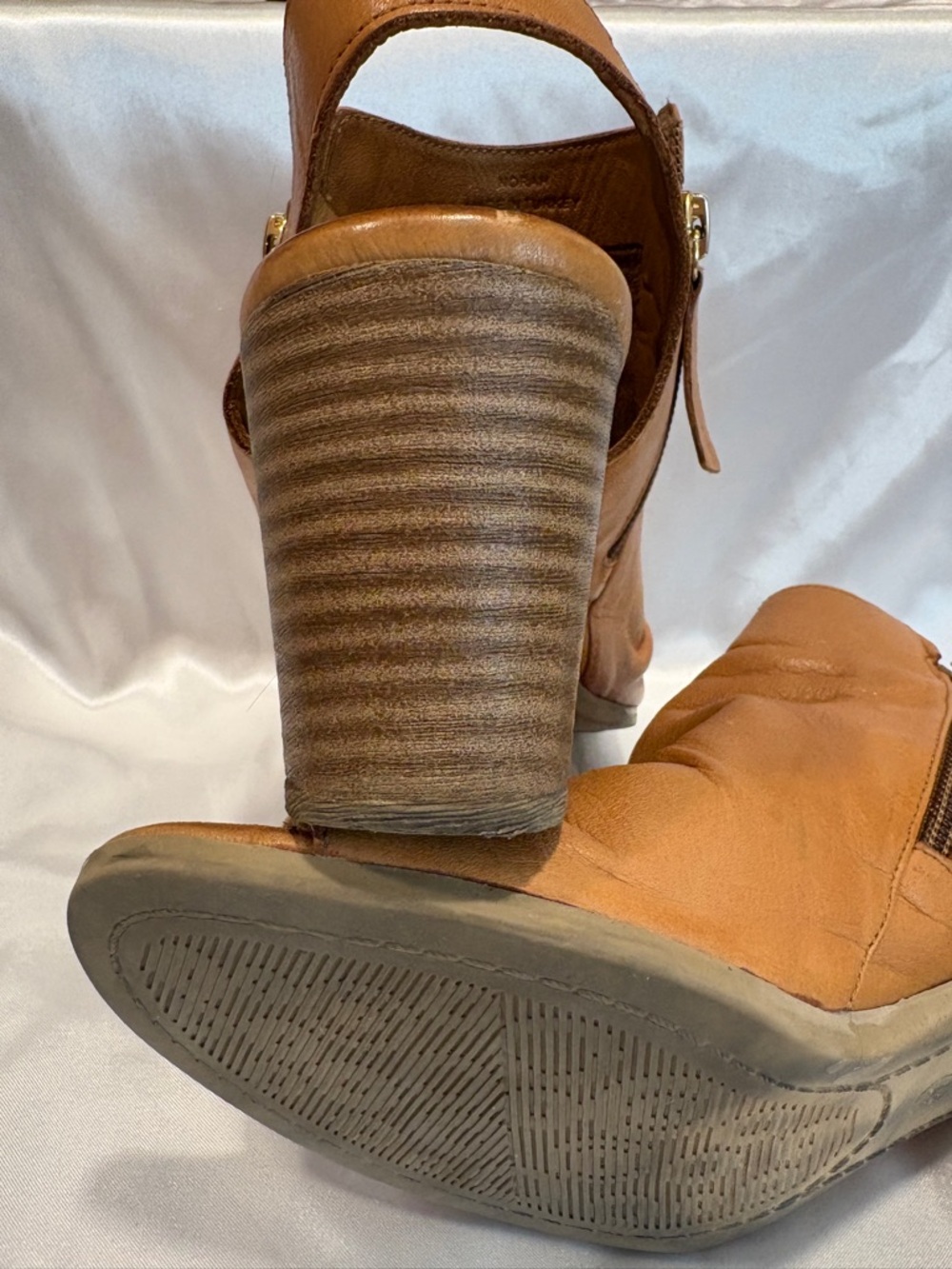 Norah Tan Super Soft Leather Sandals (41) - Picture 9 of 12
